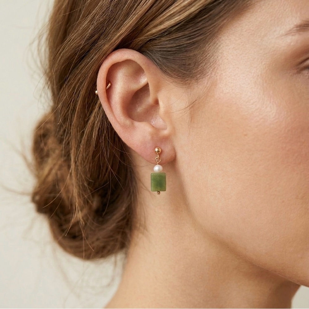 Olive green jade pearl mini dangle earring - Picture 2 of 5